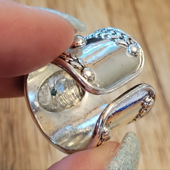 Beautiful Bold Turquoise Howlite Boho Cigar Band Cuff Ring - Picture 6 of 8